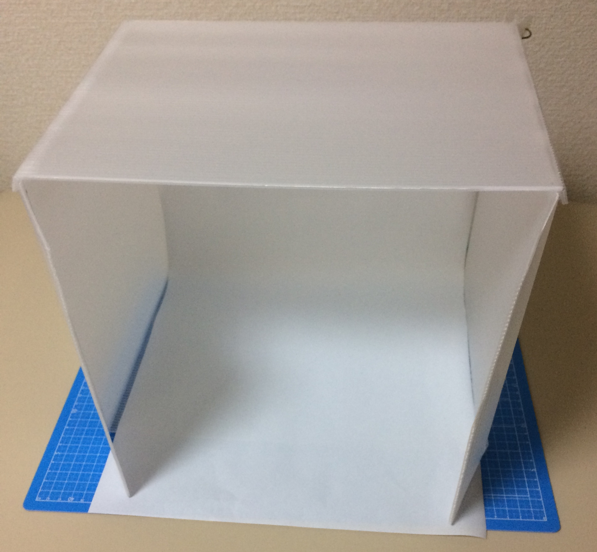 100均材料で 折りたたみできる撮影ボックスを作成 プログラマの歩き方